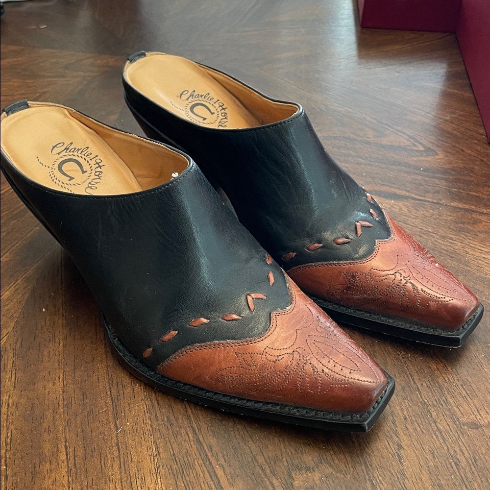 Cowboy core! Giddy-up Stylish Black and Brown Leather Western Mules